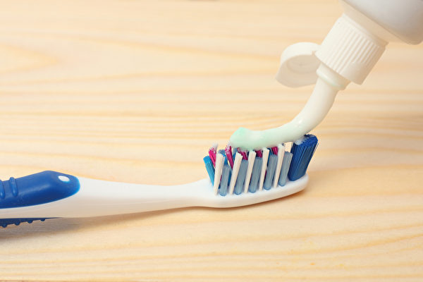 保持牙齒清潔，刷牙頻率和正確的刷牙方法很重要。