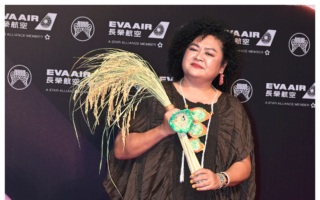 台湾原住民歌手巴奈（Panai）凭《夜婆》夺得第35届金曲奖最佳台语专辑奖。（宋碧龙／大纪元）